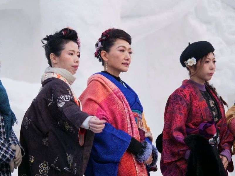 さっぽろ雪まつり大雪像ステージ着物ショー